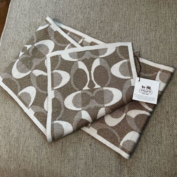 NWT Original Coach Signature CC Women's Reversible Scarf - Picture 1 of 9